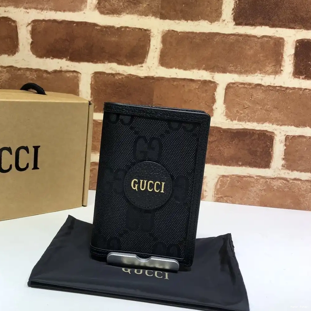case Off Grid GUCCI passport The 0606